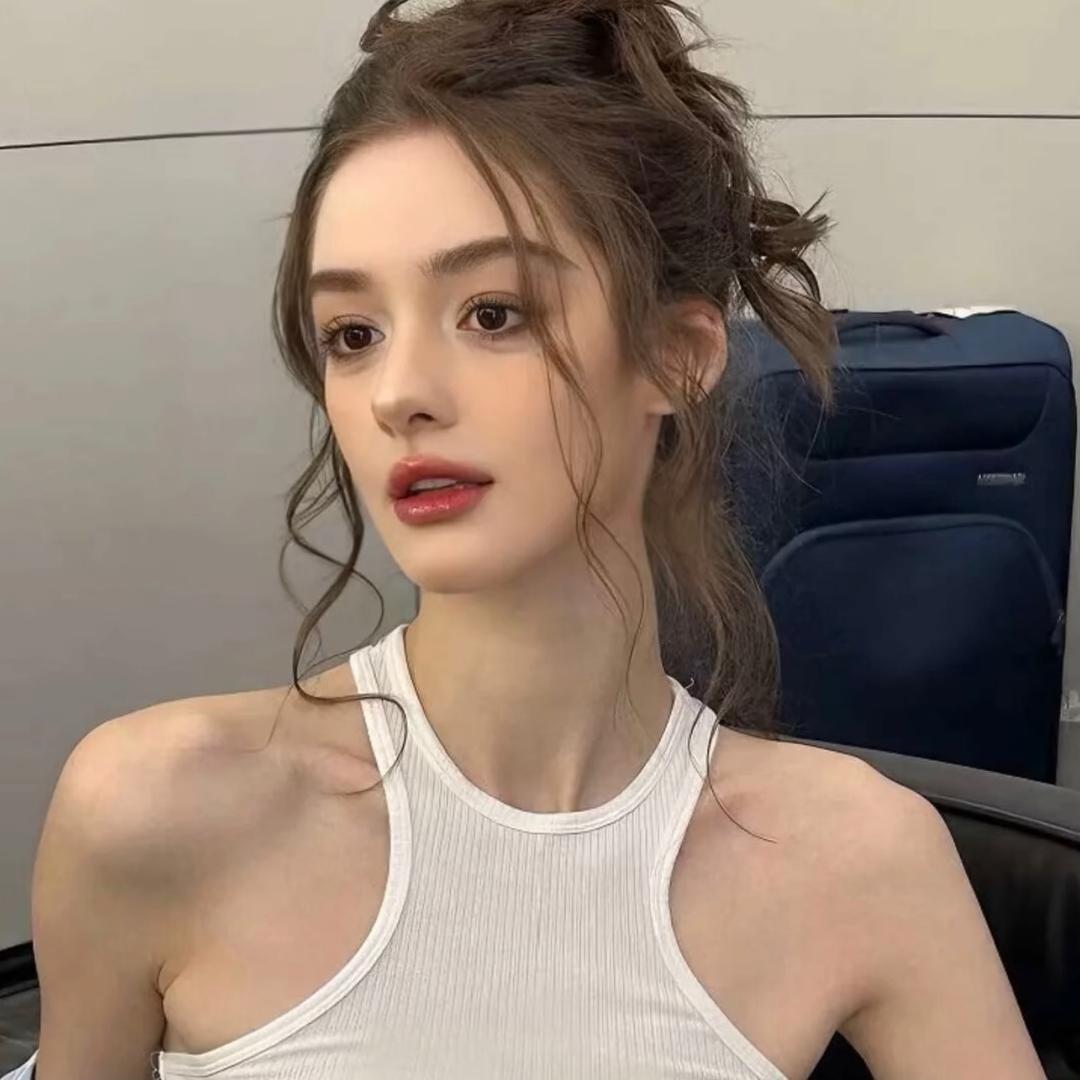 小何好饿呀~