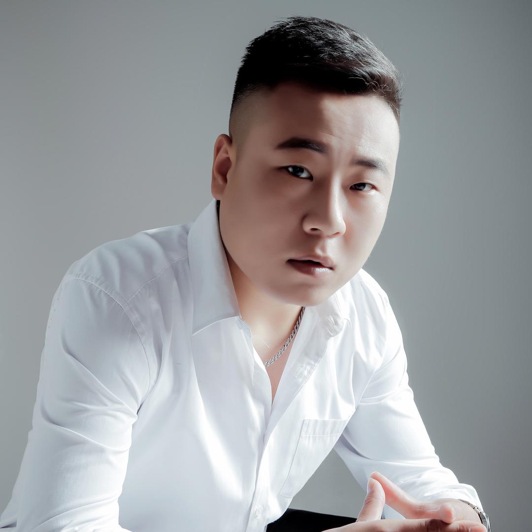 阿陶发型设计