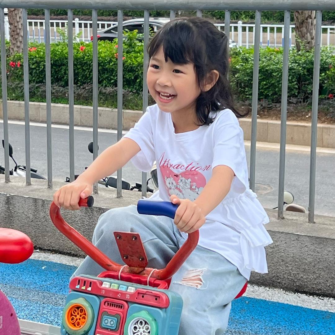 郑瑶瑶同学