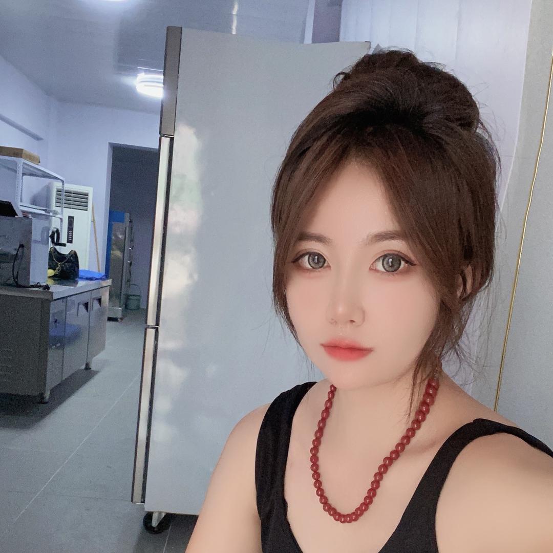 卖中式馒头的女孩
