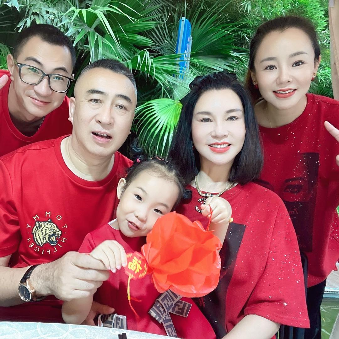 郑姐一家人的幸福生活