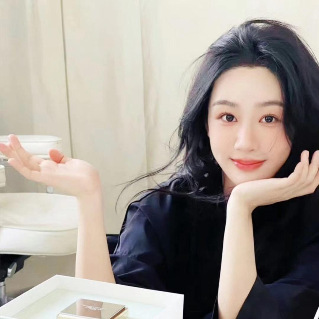 满山🐒腚最红
