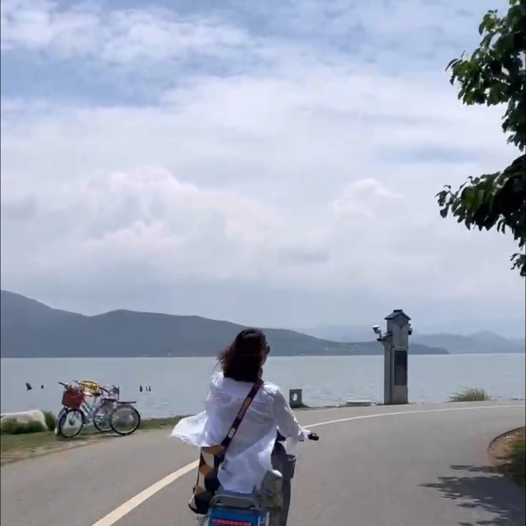 赴约底色