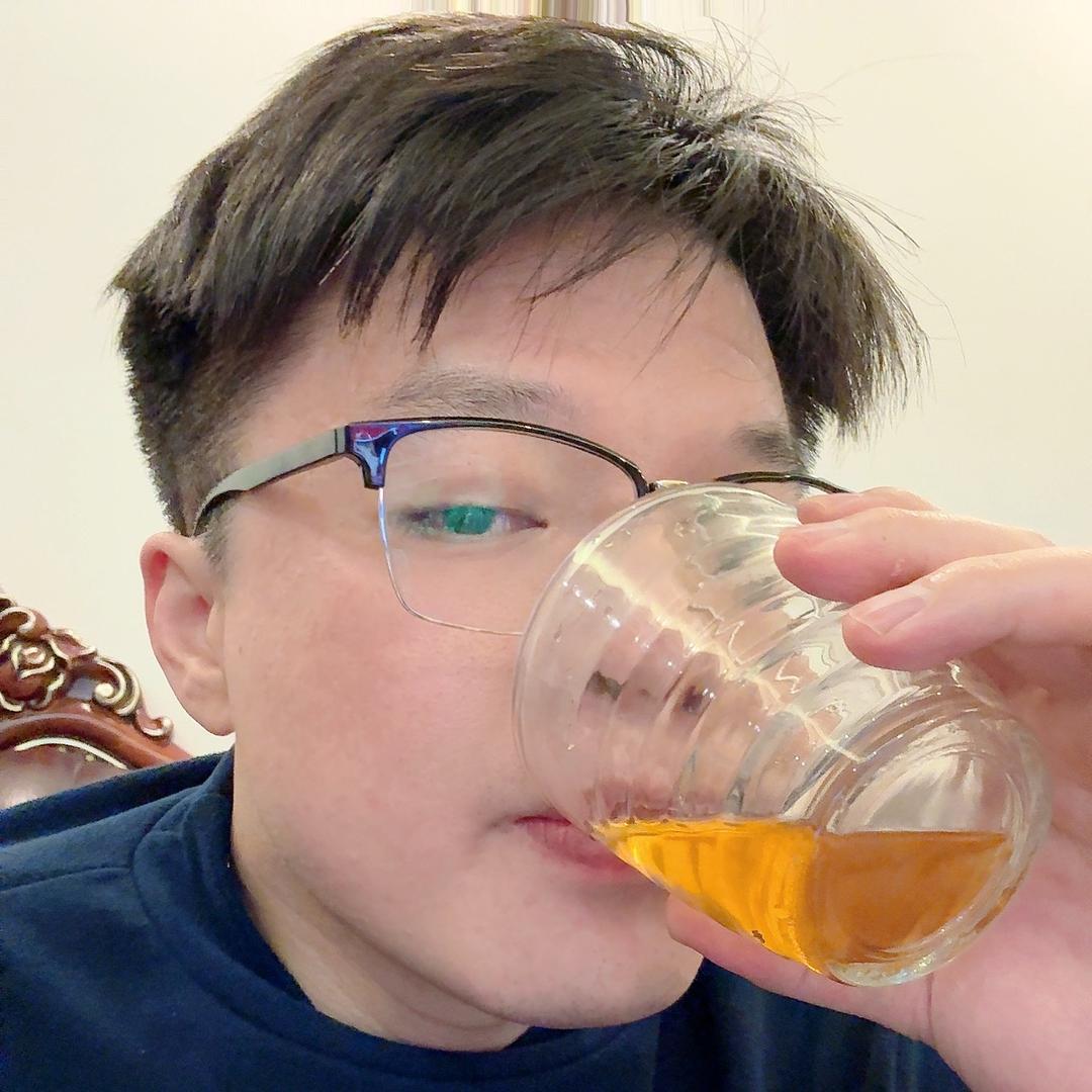 宏。