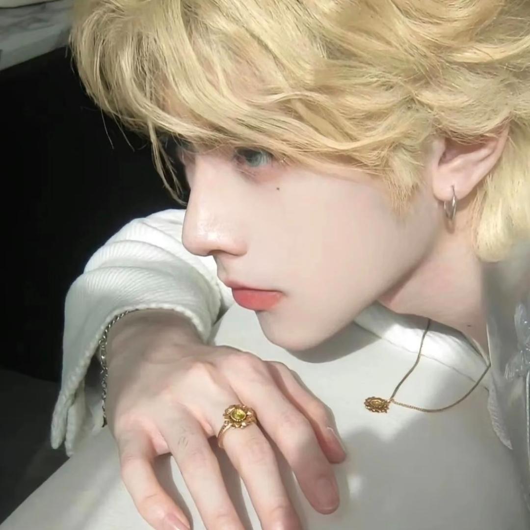 假装是0帮甜妹搓背被发现粉牛抬头了