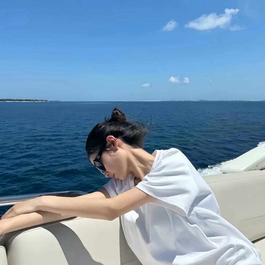 快乐幸运多福多财小美女