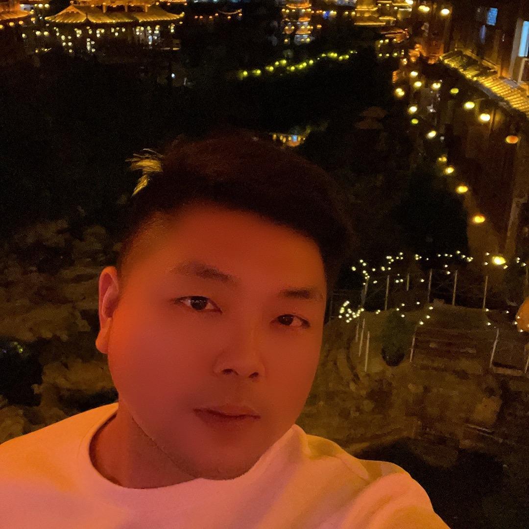 锋哥养蛇（近）