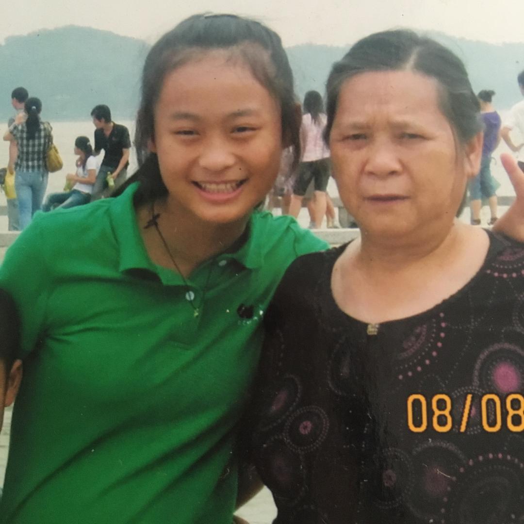 杨秀梅1949年76岁