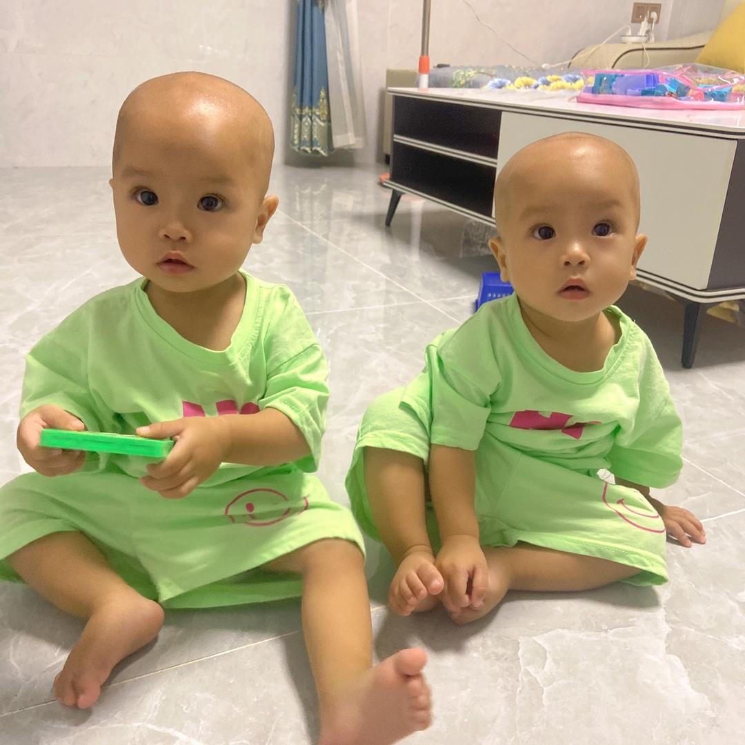 双胞胎姐妹👭粑粑