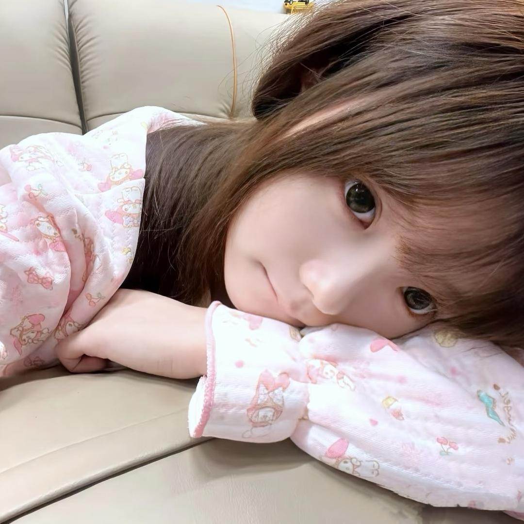 卖萌被肘