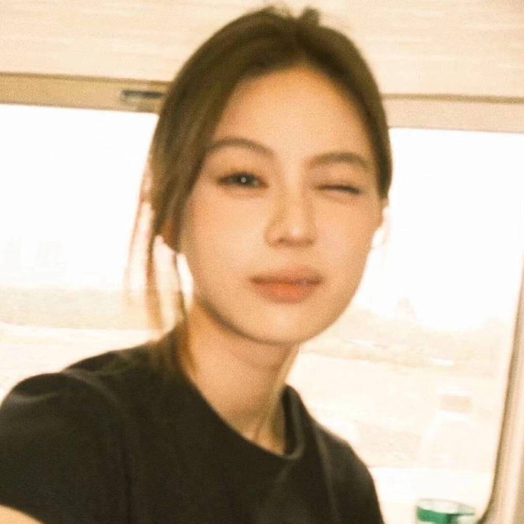 ㅤkissss     ㅤ     ㅤ