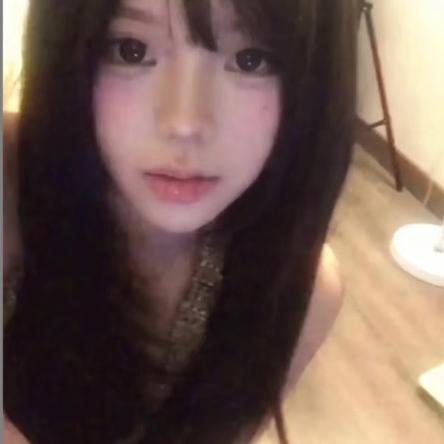 聚百客服装店
