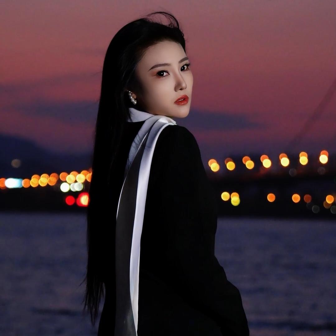 何欢欢&新歌《爱是》 上线