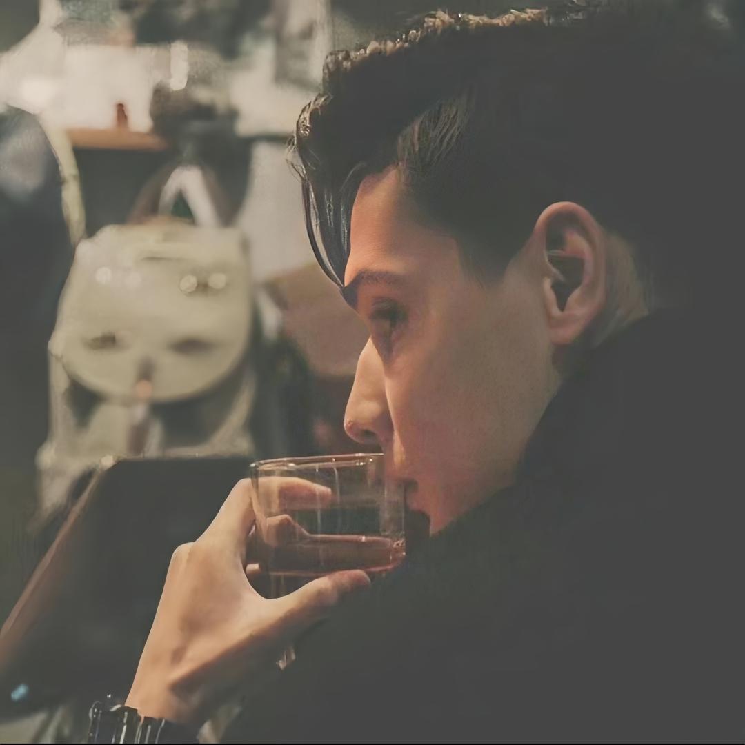 走走道吐了.