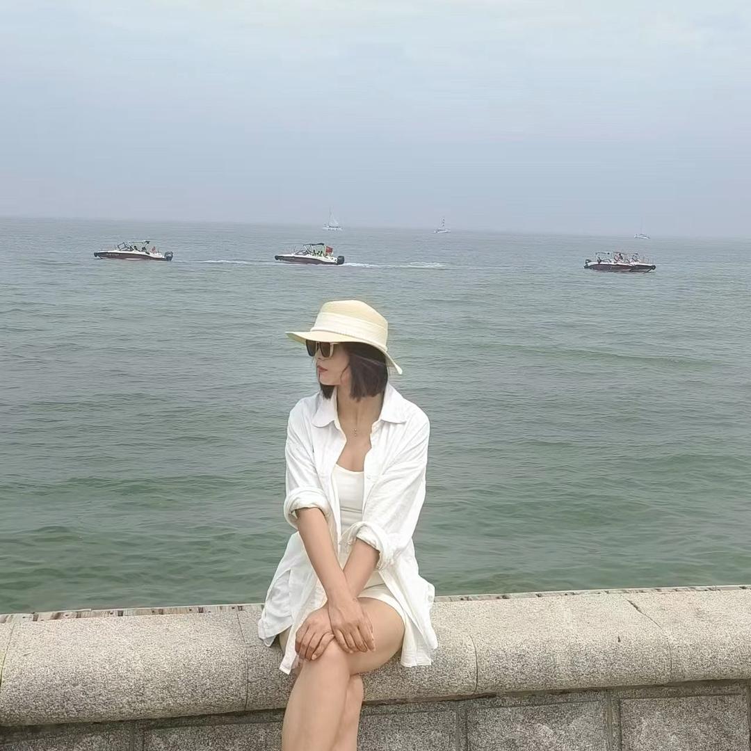 萌萌.