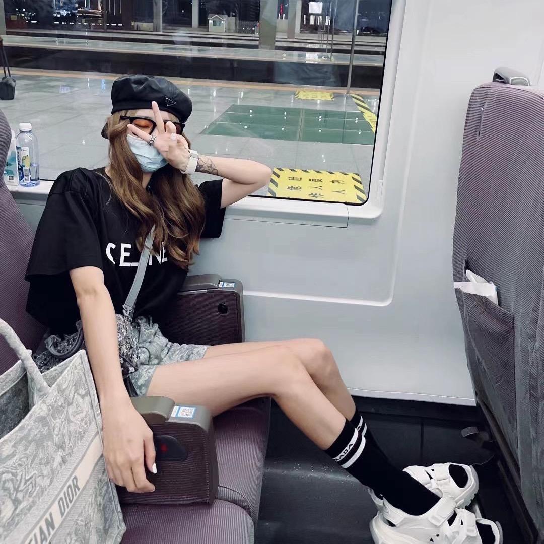 不理理穿搭分享