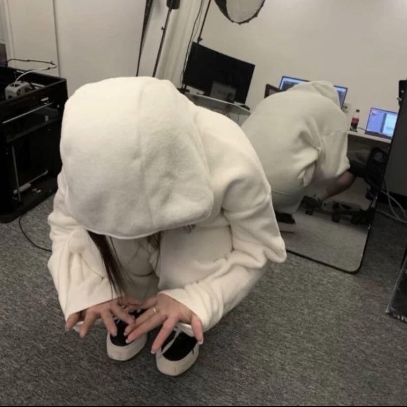 她带美瞳也爱哭