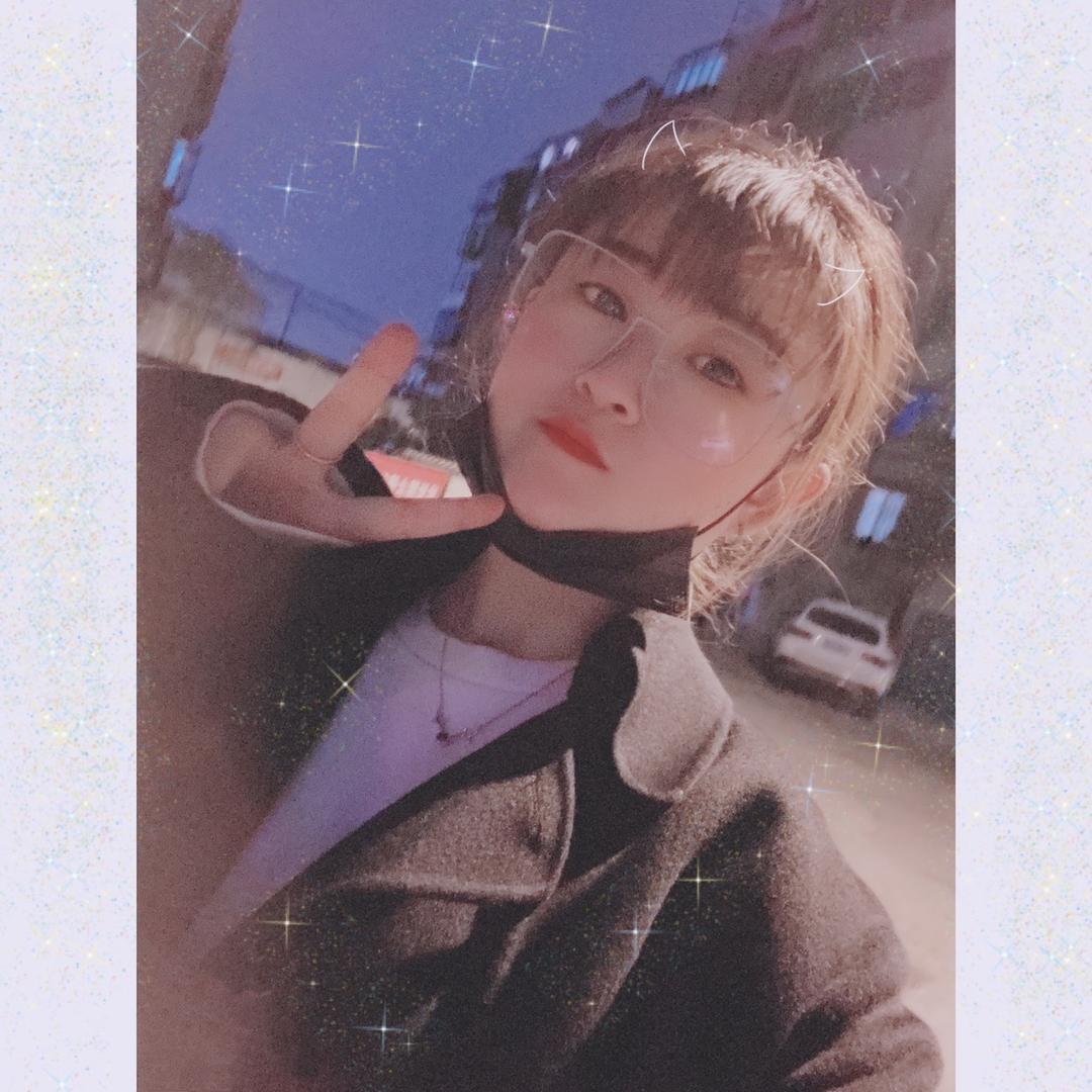 手里捧个窝窝头