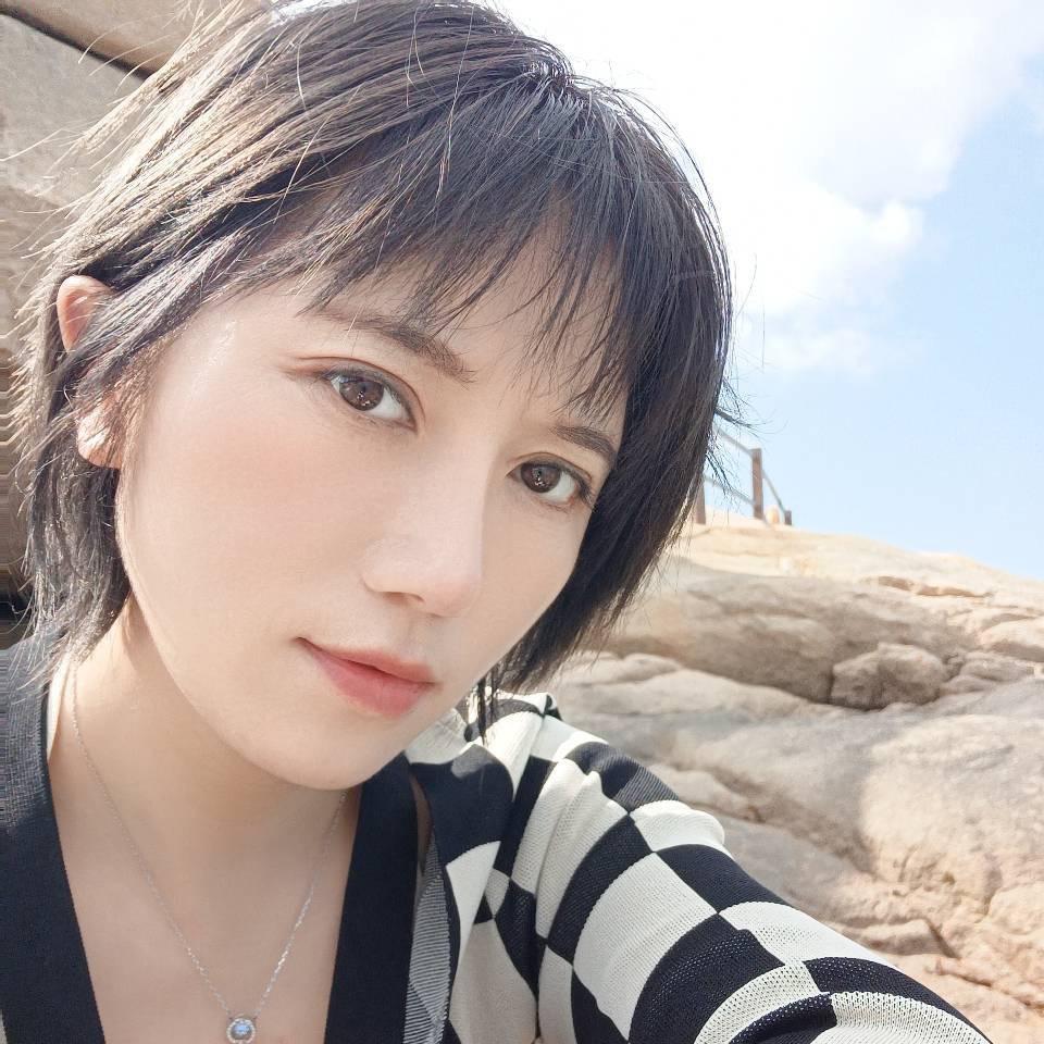 临颍衣言女装