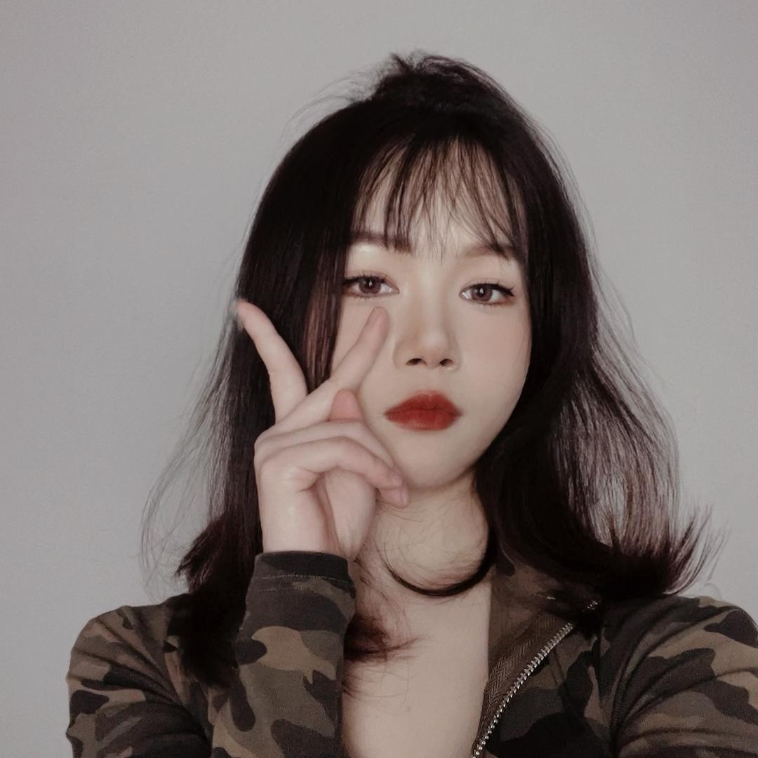 大艳丫（穿搭在橱窗）