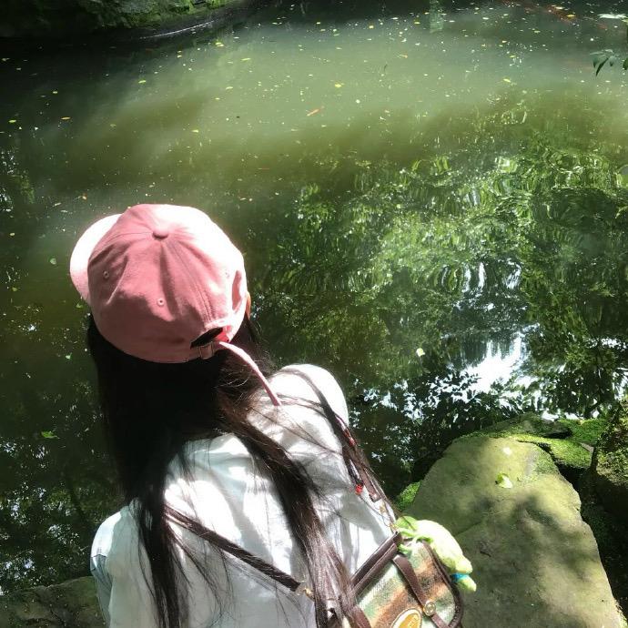 广州塔下小老妹