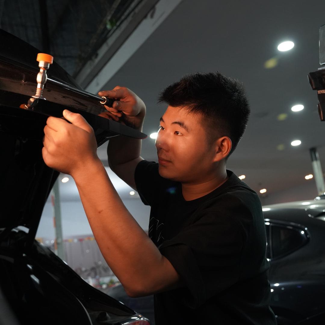 鸿宇汽车凹陷修复