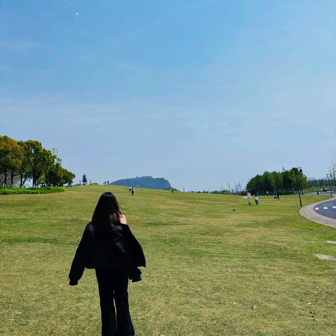 @一个达不溜V.