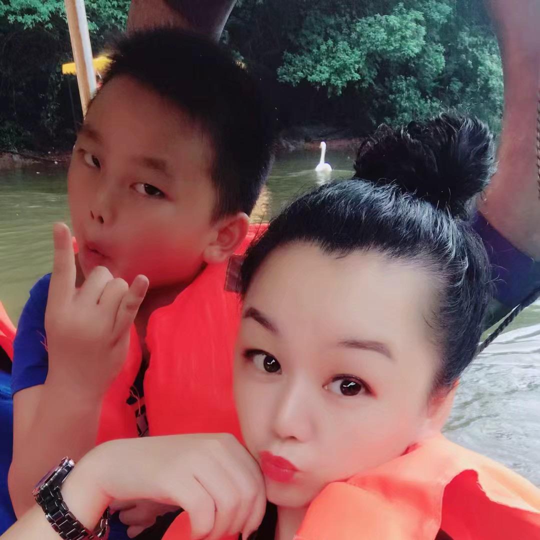 珍珍（依魅服装店➕财恒便利店）