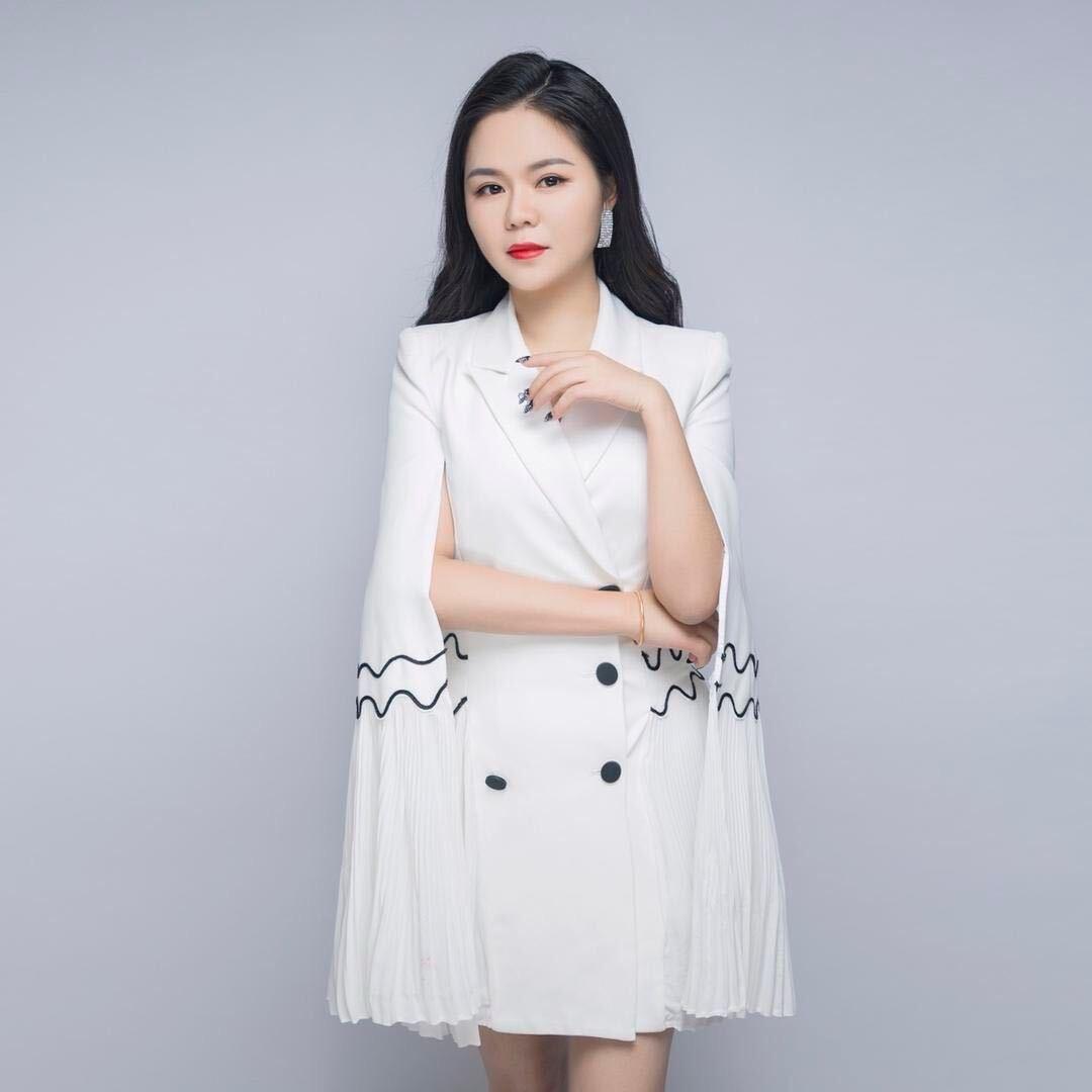 万安  龄月老丝