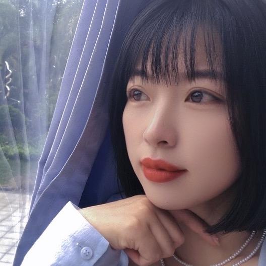 卖珠宝的小姐姐