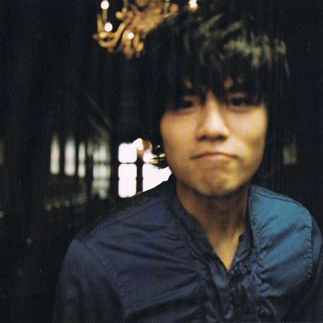 李