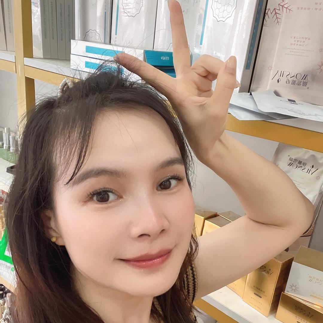 英子有一间女装