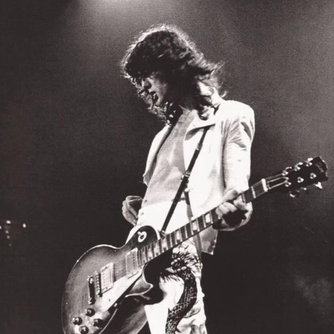 一个全身开裂的聚苯乙烯男人