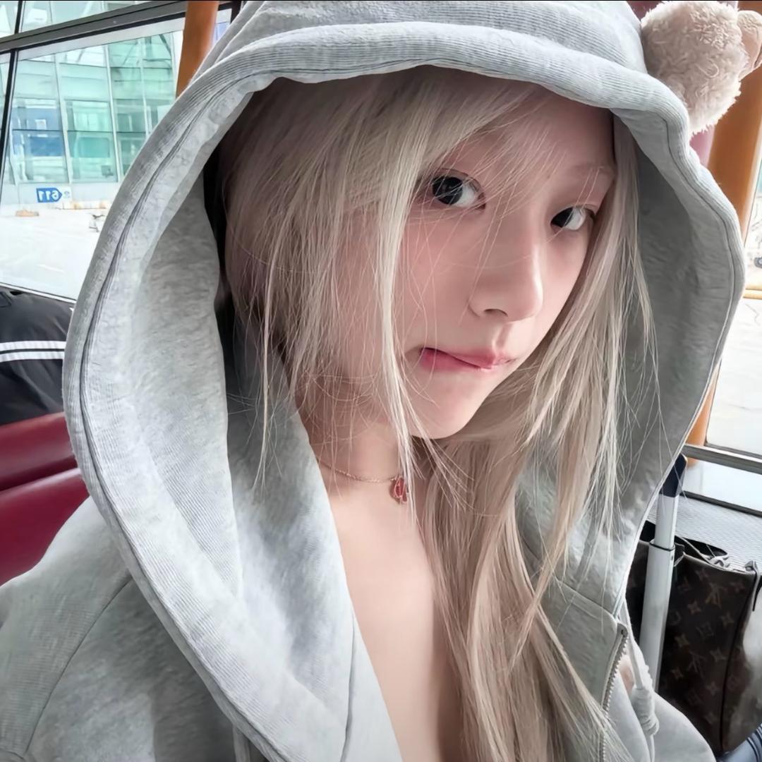 xi.