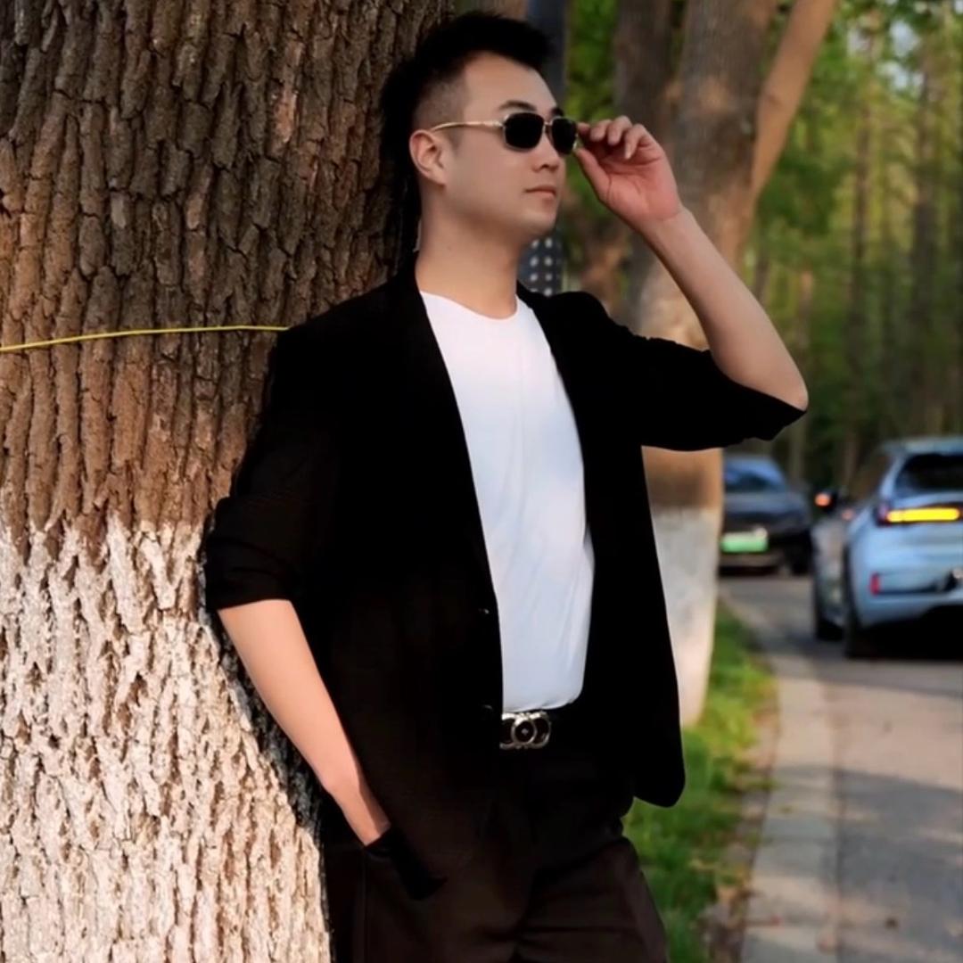 乔乔轻奢男装简约搭配