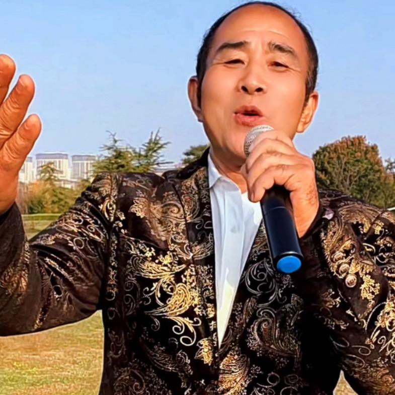 老马唱红歌