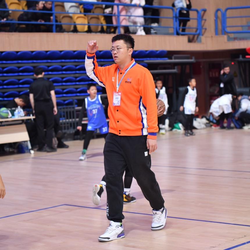 在延安教🏀的贺教练👑