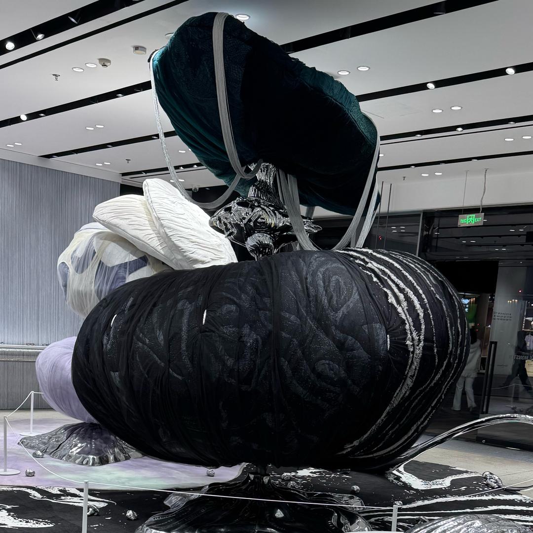 开奔驰的小姐姐