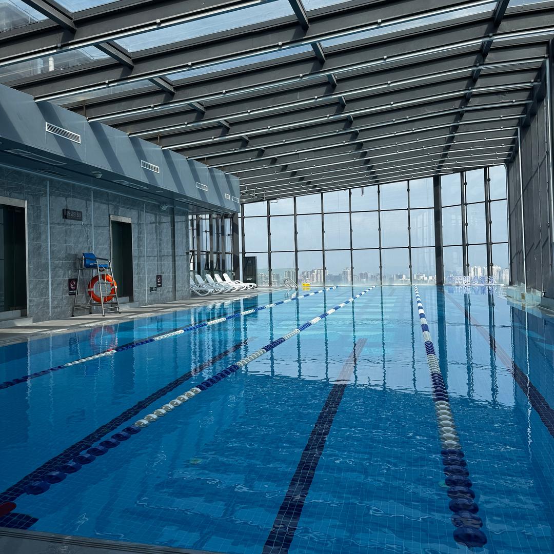 游泳教练邓邓（梦氏天际泳池唐宁店）