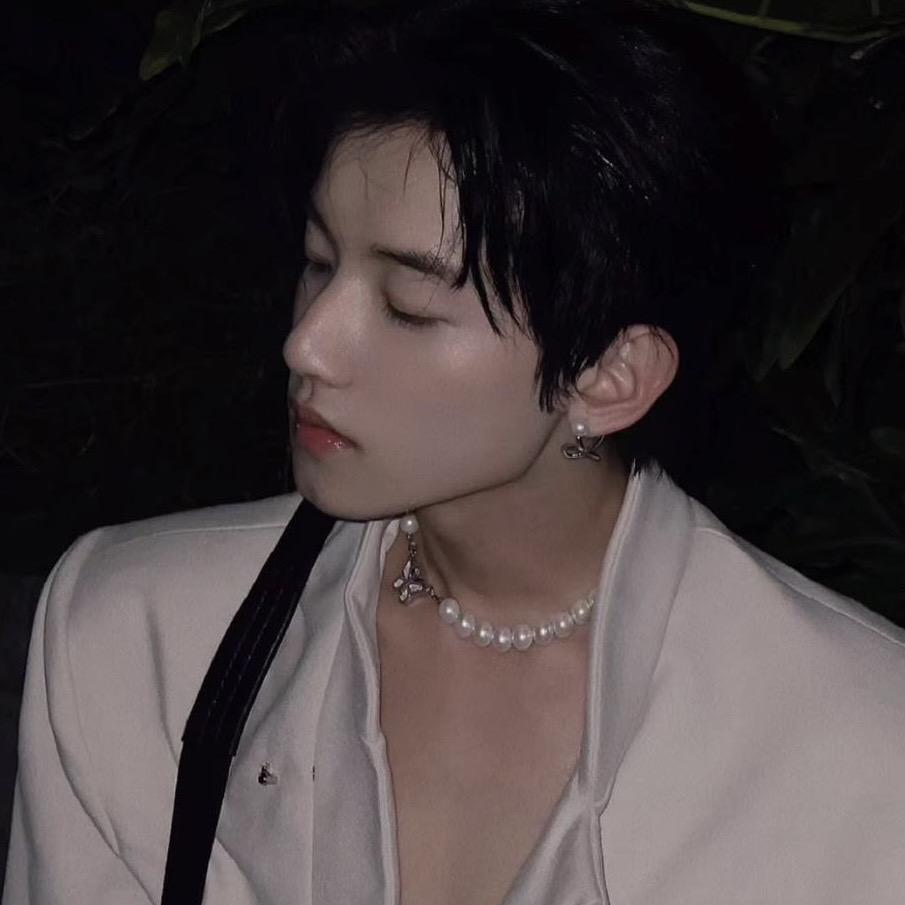 紅𝐋𝐈𝐕𝐄 𝐒𝐇𝐎𝐖啊权