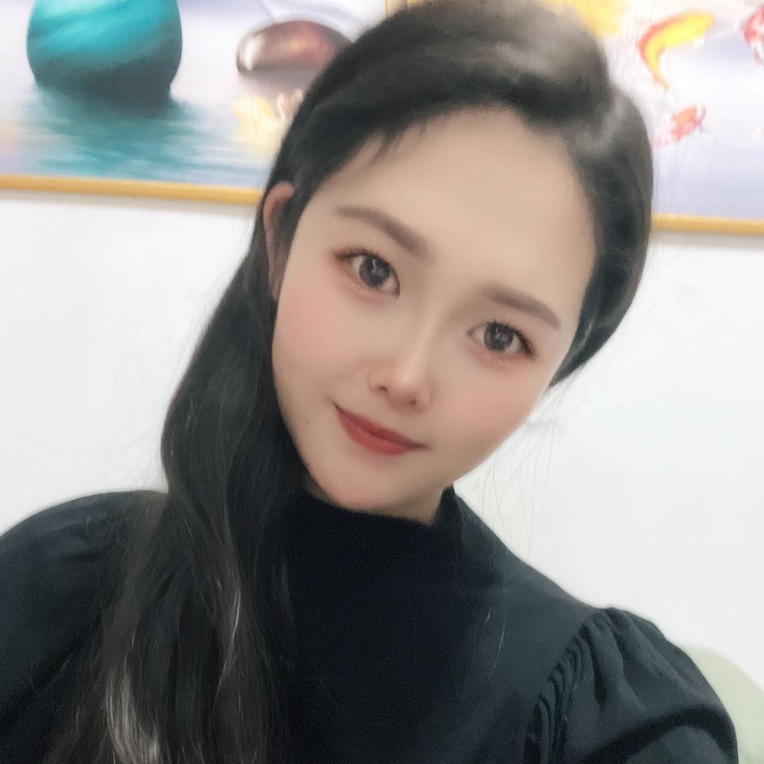 我叫“ 小阿婧  ”吖～～