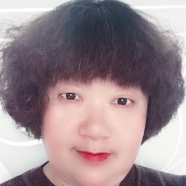 李燕喜欢唱歌