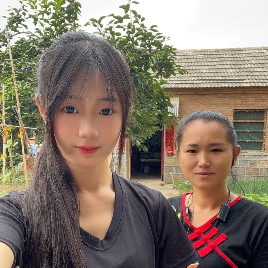 圆圆在努力（母女）