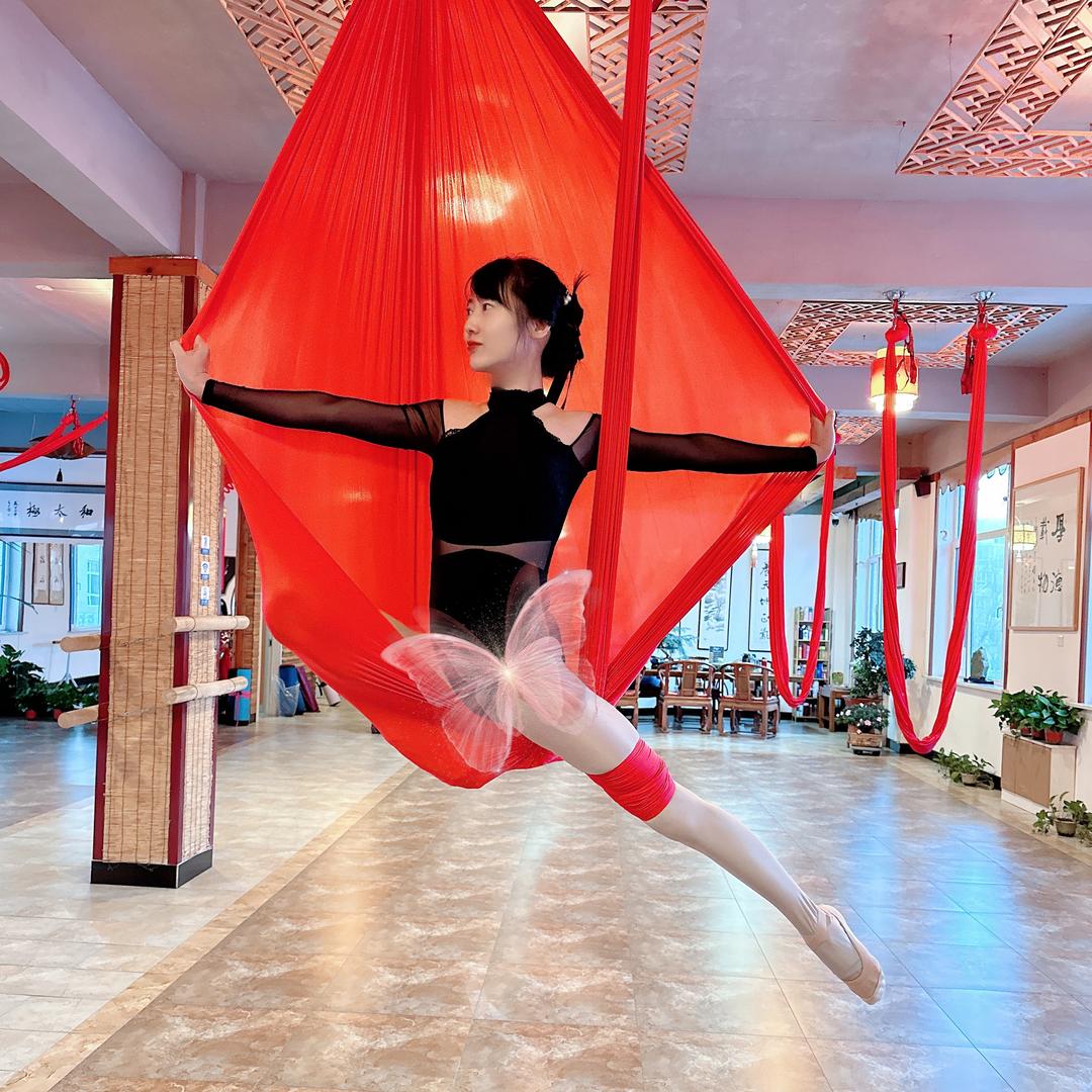 瑾夏（空中一字马）