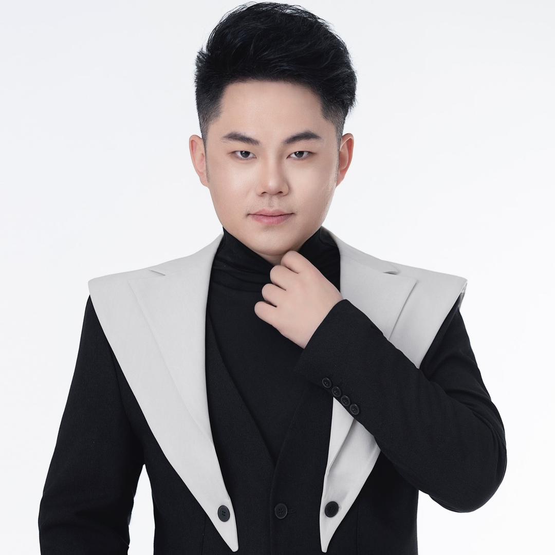 小林冲《瞅不够的妹妹》