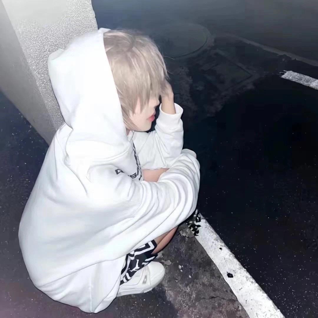 忧郁奇奇酱