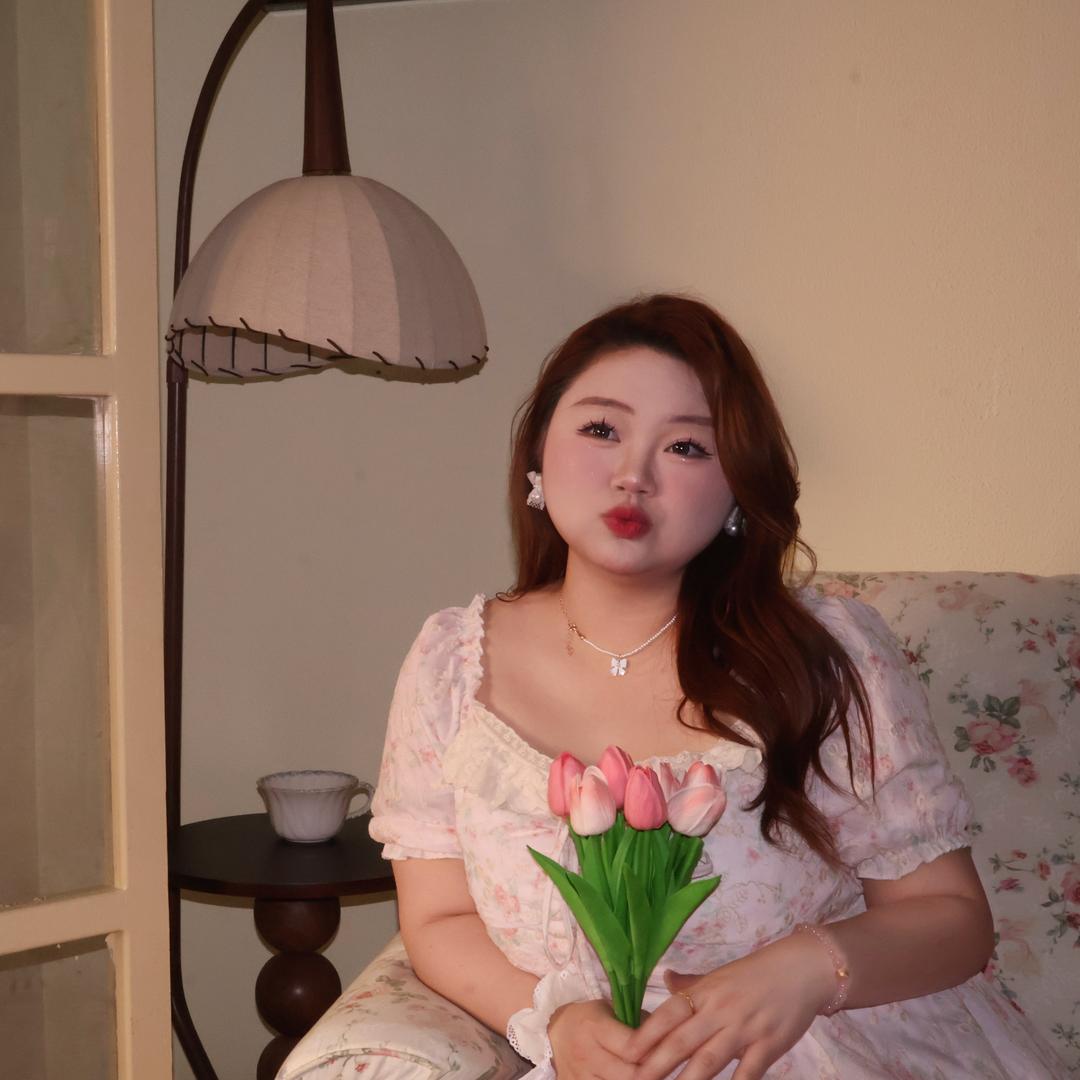 小花朵哟哟哟🌸