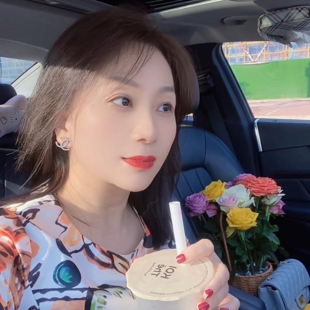 YANG杨小姐