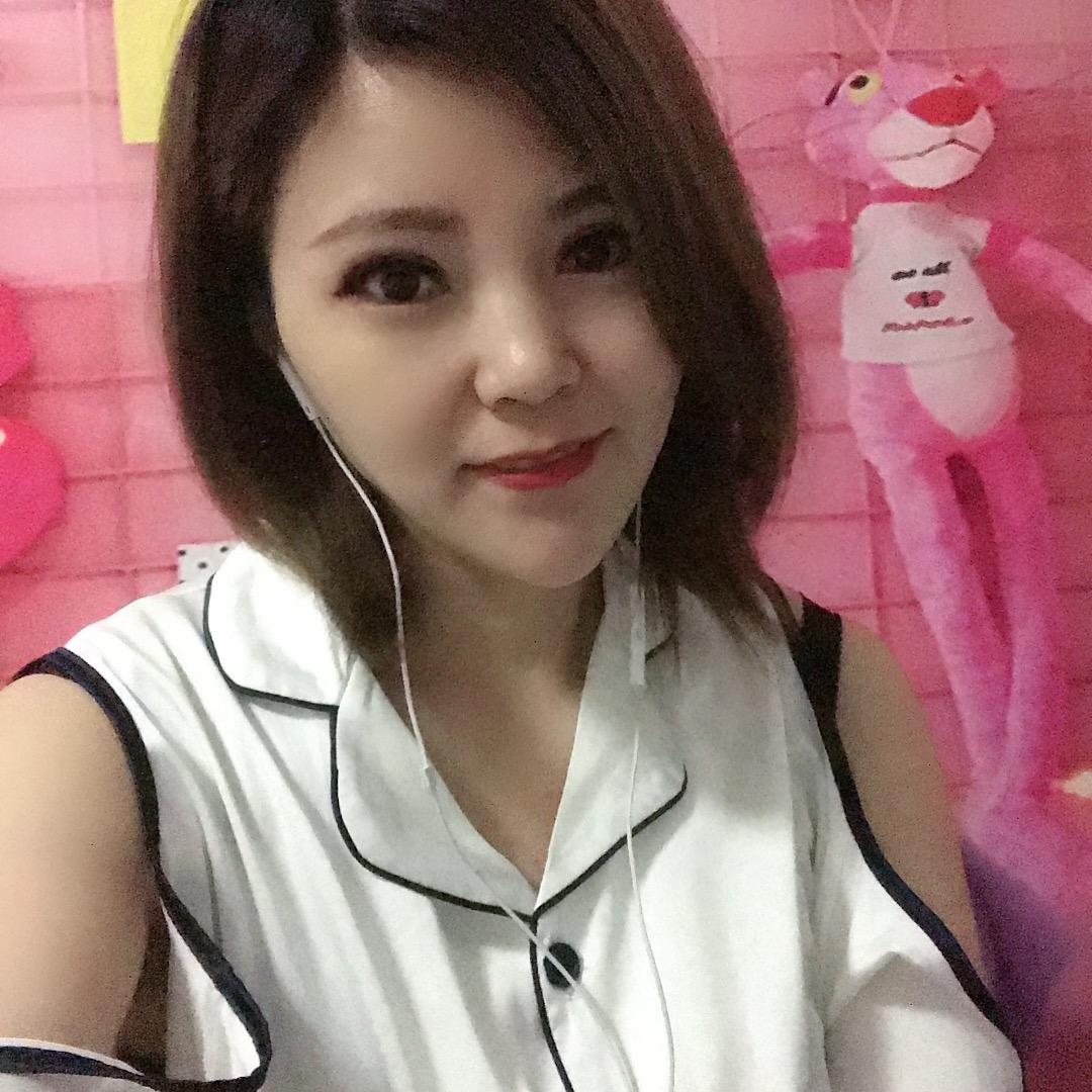 吃货小妞！