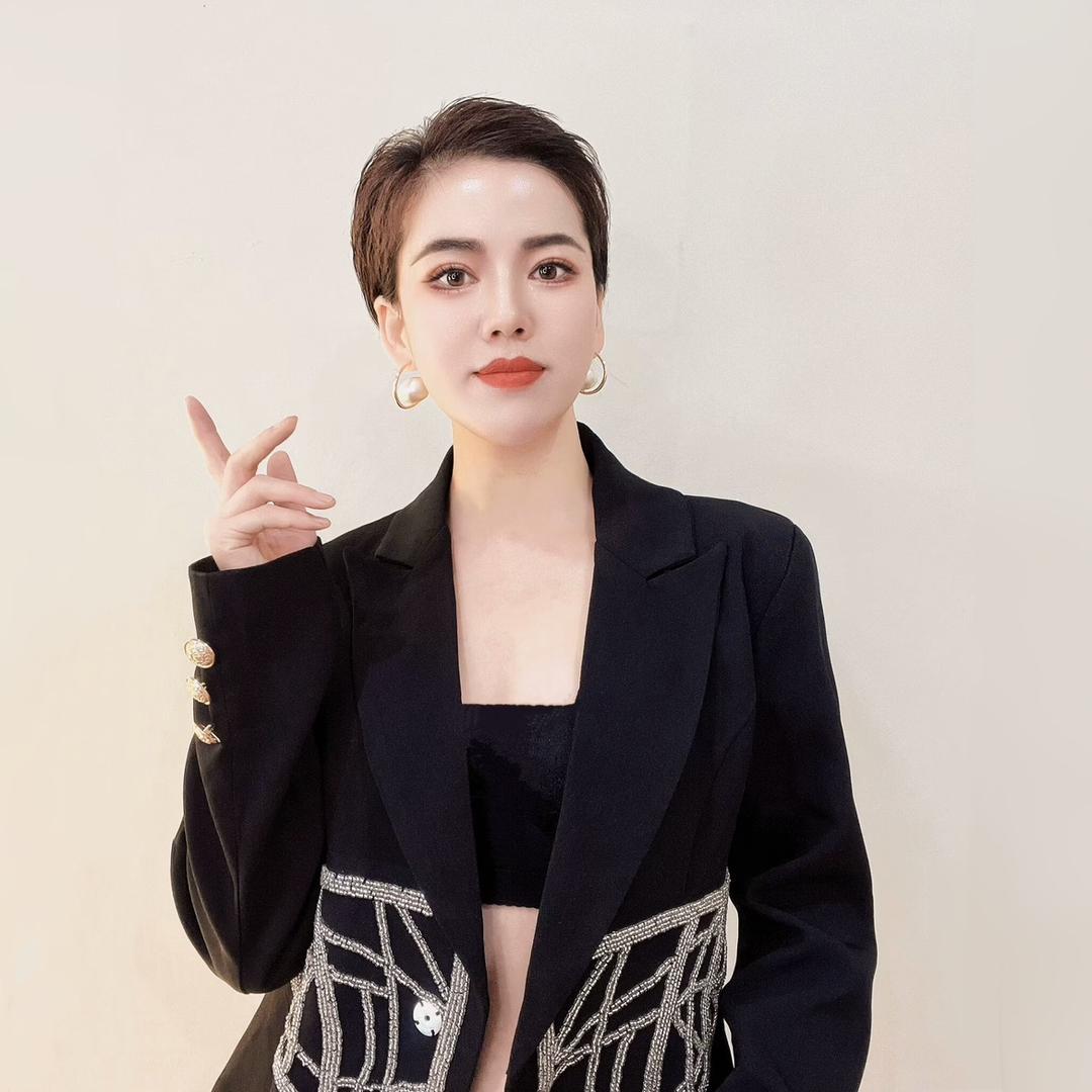 新美业子芊（静静）